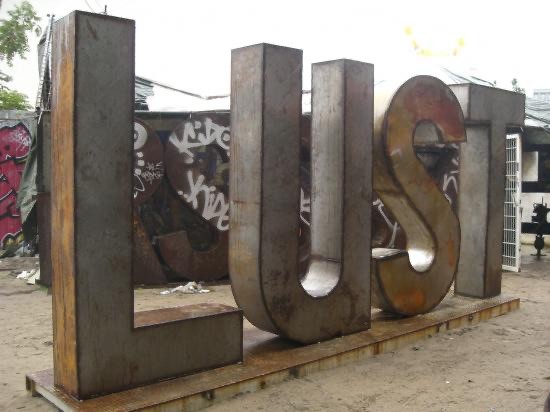 19 sculpture lust au tacheles