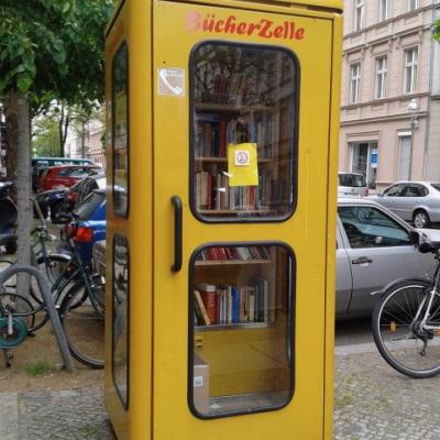 3 bibliotheque cabine telephonique